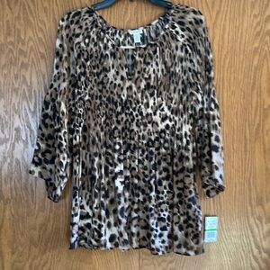 Leopard Print Women's Top.  Size Large. NWT